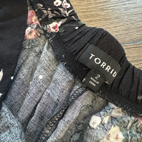 Torrid Black and Gray Floral Skirt - Picture 1 of 4